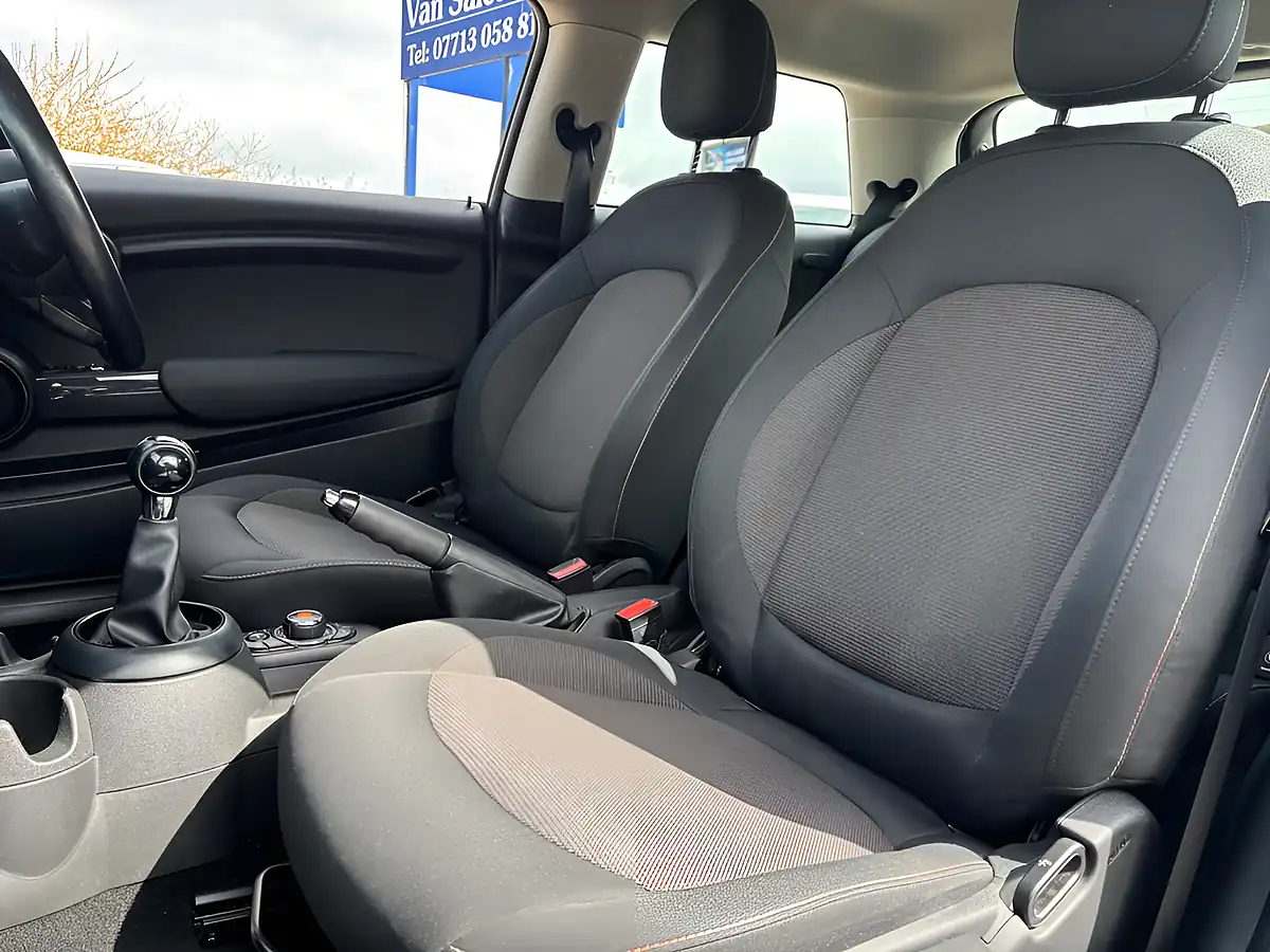 Used 2015 MINI Hatch One Blue - Interior and Exterior details 17