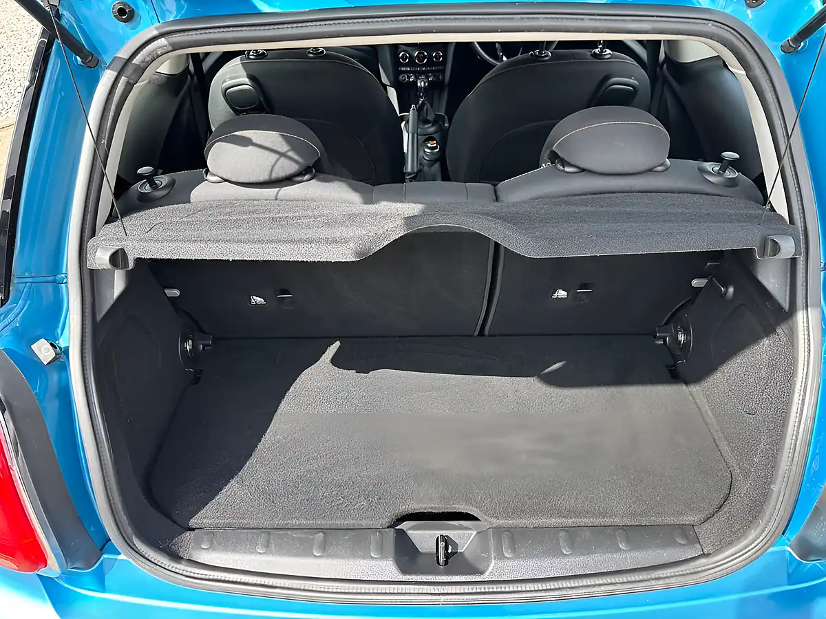 Used 2015 MINI Hatch One Blue - Interior and Exterior details 18