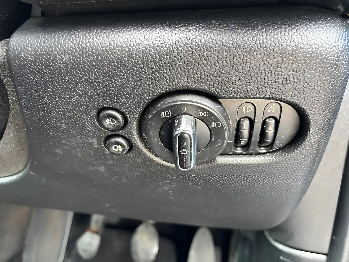Used 2015 MINI Hatch One Blue - Interior and Exterior details 20