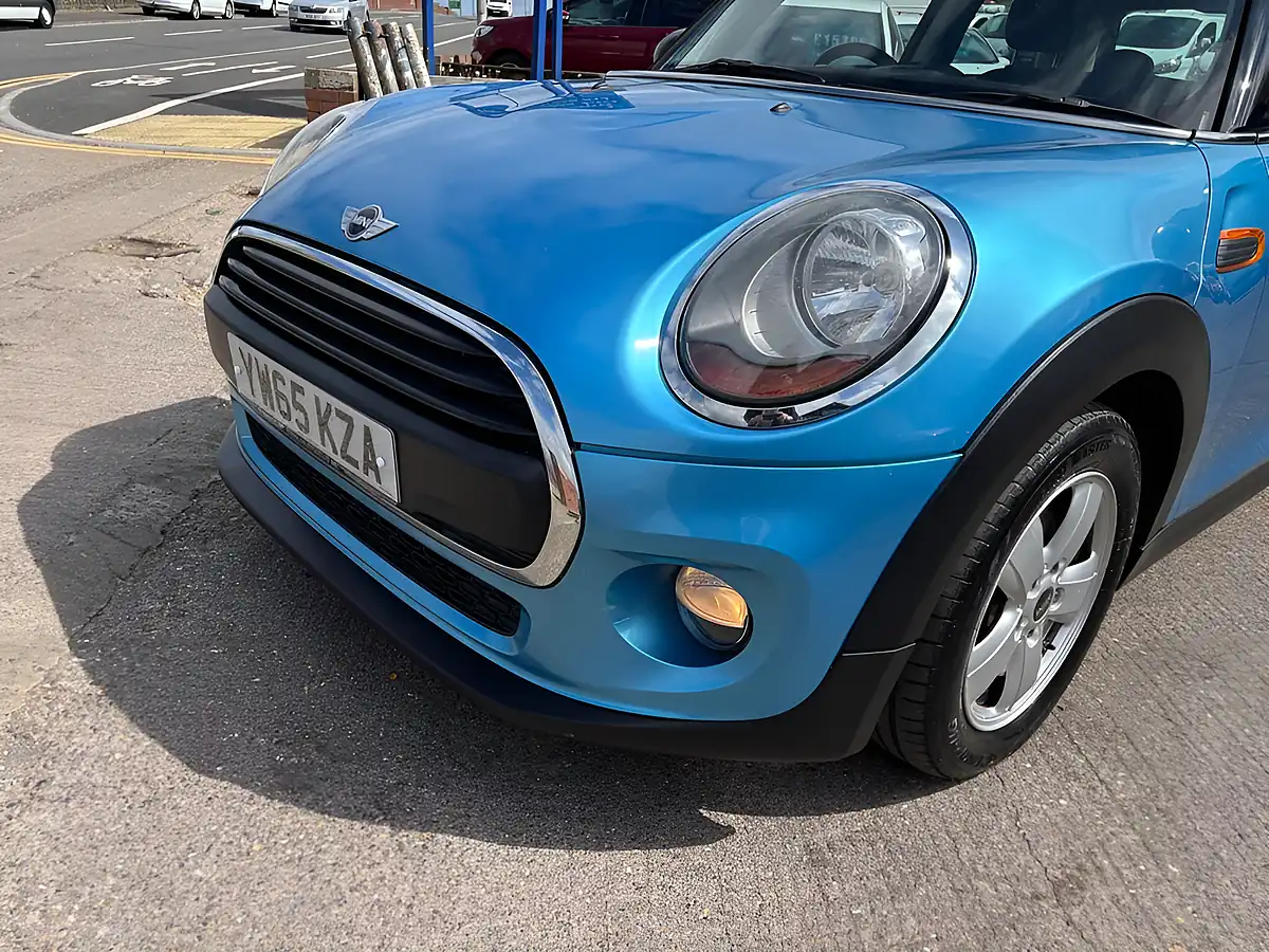 Used 2015 MINI Hatch One Blue - Interior and Exterior details 7