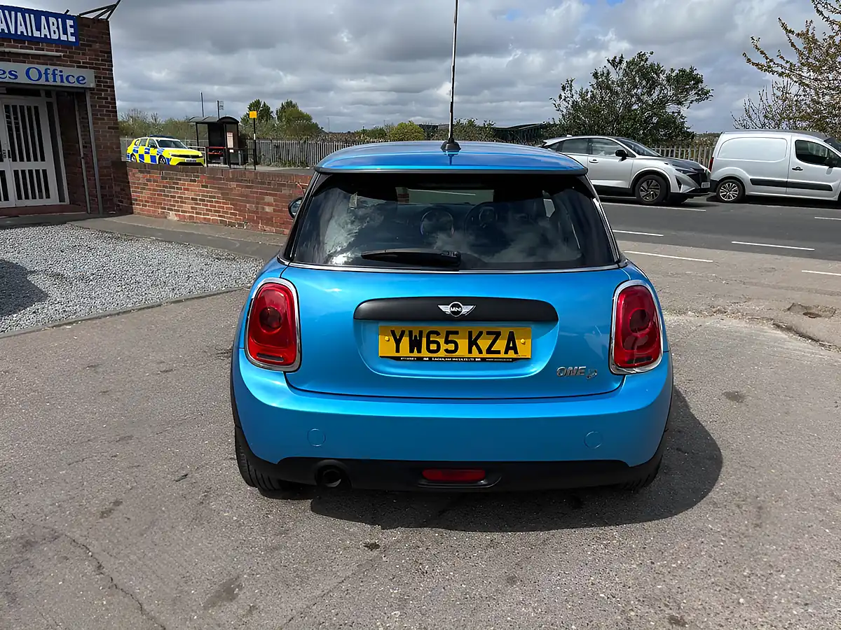 Used 2015 MINI Hatch One Blue - Interior and Exterior details 8