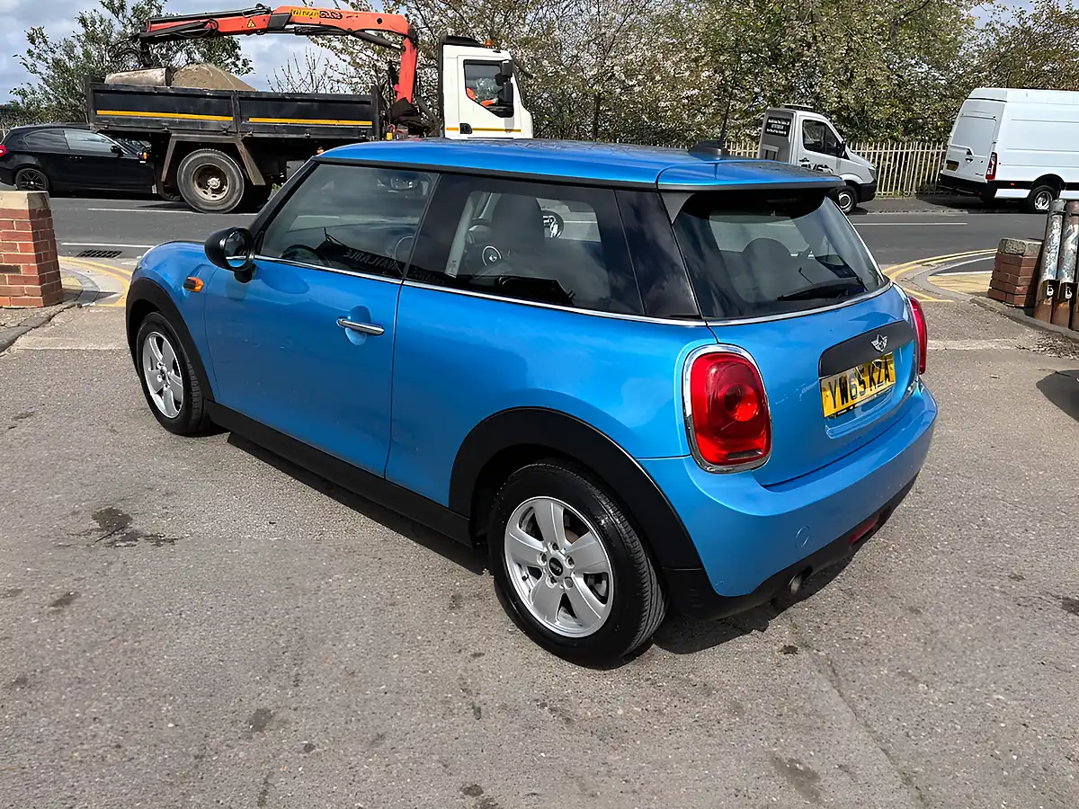 Used 2015 MINI Hatch One Blue - Interior and Exterior details 9