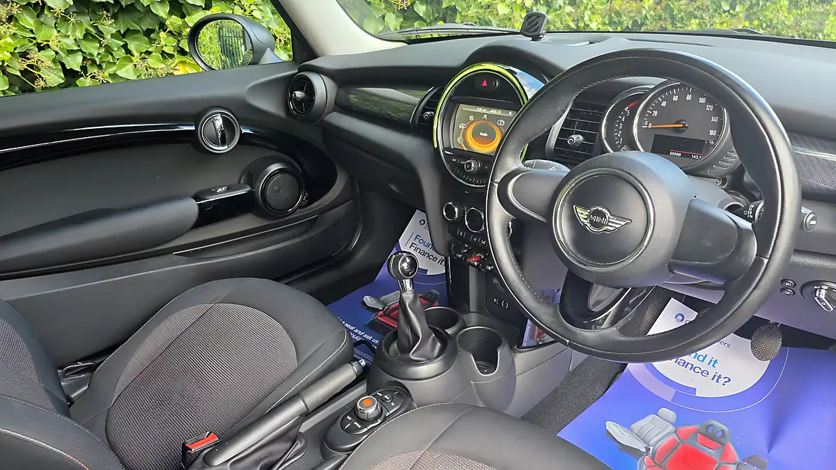 Used 2015 MINI Hatch One Deep Blue - Interior and Exterior details 11