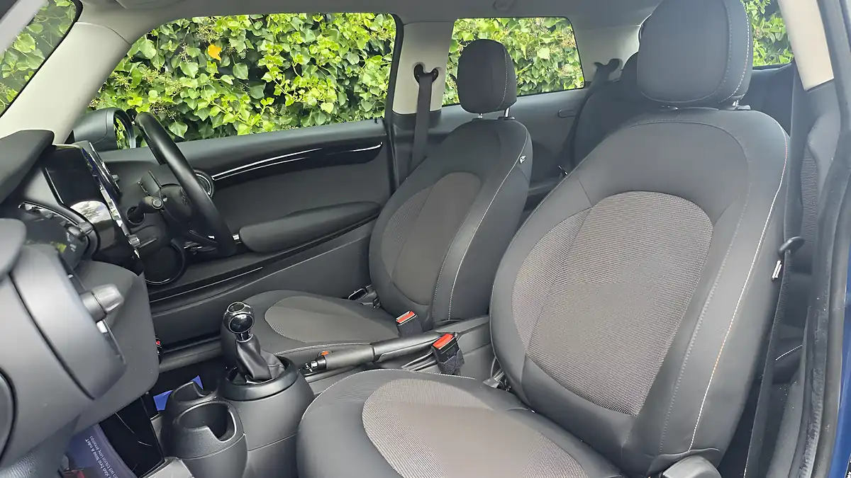 Used 2015 MINI Hatch One Deep Blue - Interior and Exterior details 13