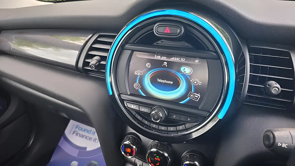 Used 2015 MINI Hatch One Deep Blue - Interior and Exterior details 16