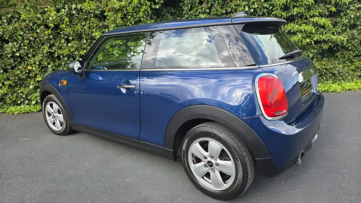 Used 2015 MINI Hatch One Deep Blue - Interior and Exterior details 3