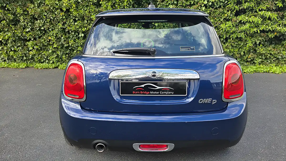 Used 2015 MINI Hatch One Deep Blue - Interior and Exterior details 4