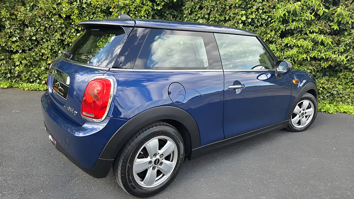 Used 2015 MINI Hatch One Deep Blue - Interior and Exterior details 5