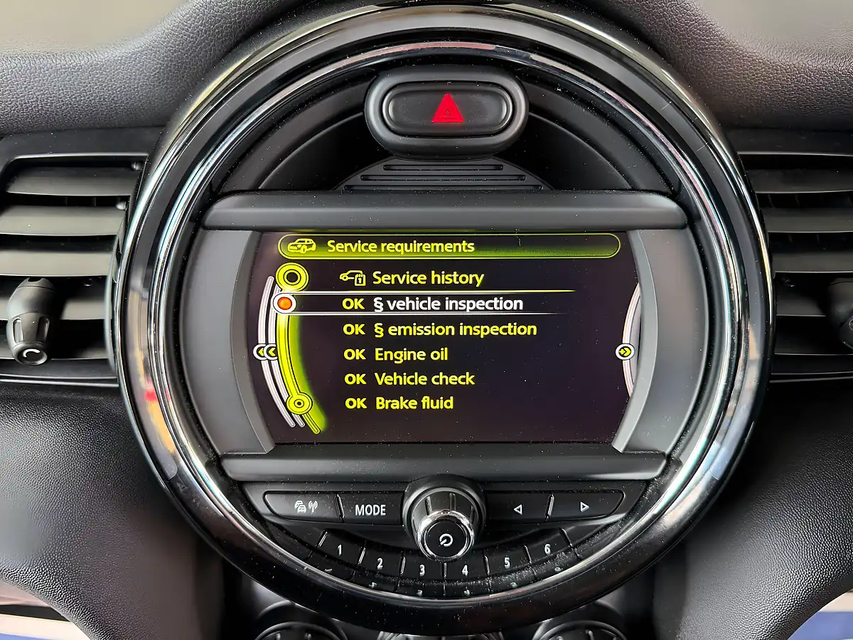 Used 2015 MINI Hatch One Iced Chocolate - Interior and Exterior details 12