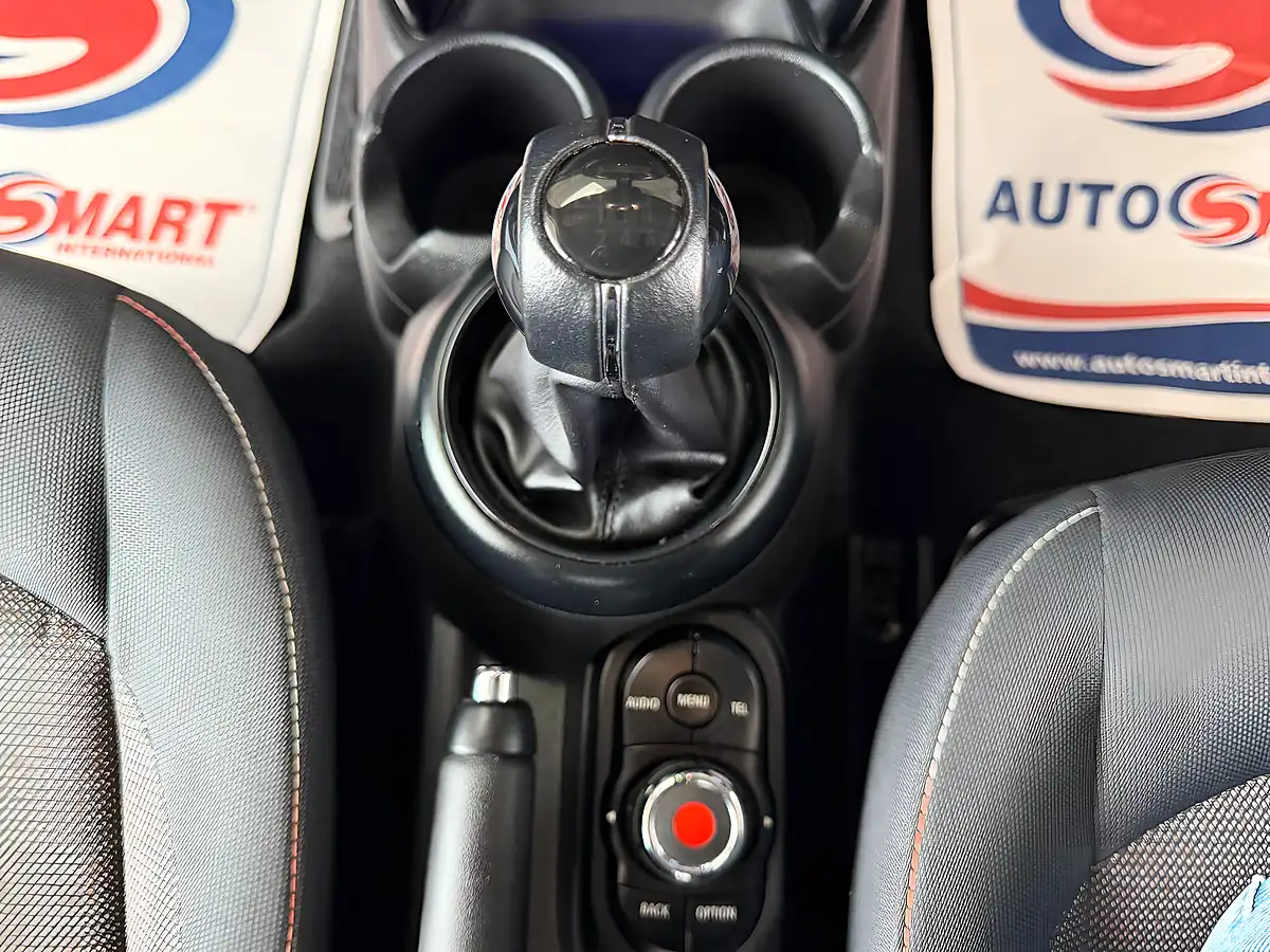 Used 2015 MINI Hatch One Iced Chocolate - Interior and Exterior details 14