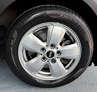 Used 2015 MINI Hatch One Iced Chocolate - Interior and Exterior details 16