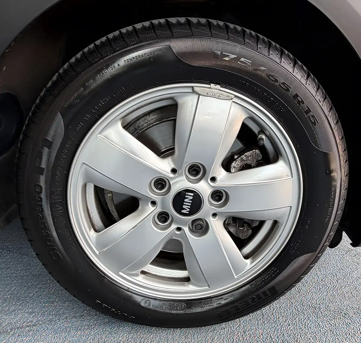 Used 2015 MINI Hatch One Iced Chocolate - Interior and Exterior details 16