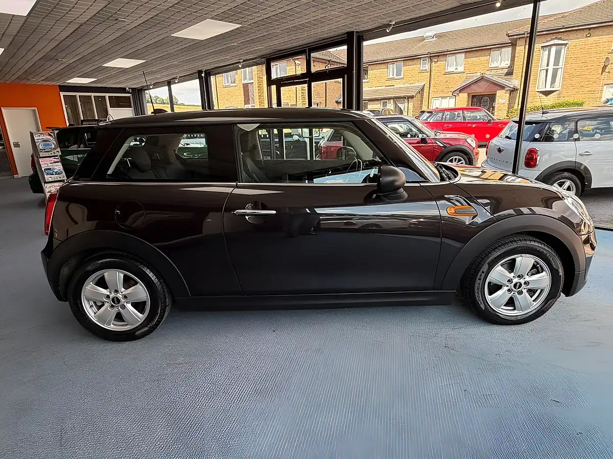 Used 2015 MINI Hatch One Iced Chocolate - Interior and Exterior details 2
