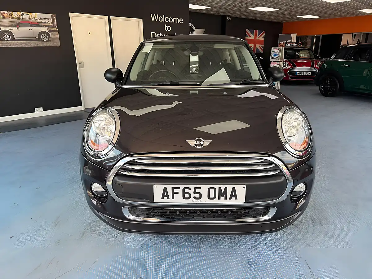 Used 2015 MINI Hatch One Iced Chocolate - Interior and Exterior details 4