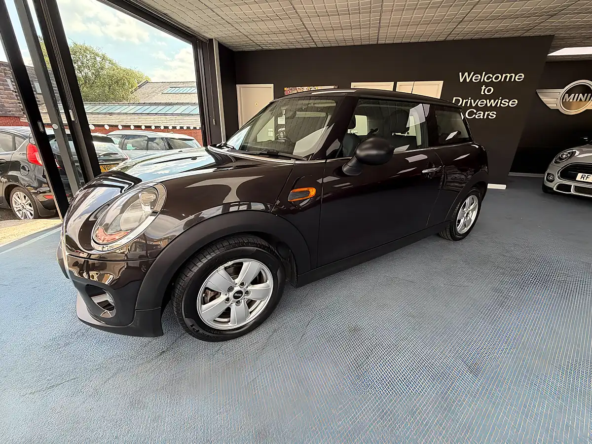 Used 2015 MINI Hatch One Iced Chocolate - Interior and Exterior details 5