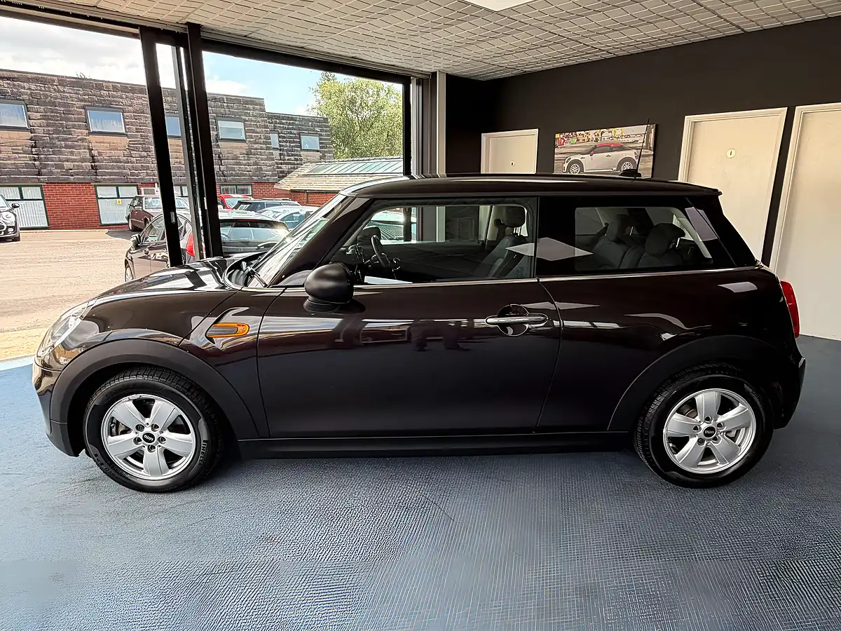 Used 2015 MINI Hatch One Iced Chocolate - Interior and Exterior details 6