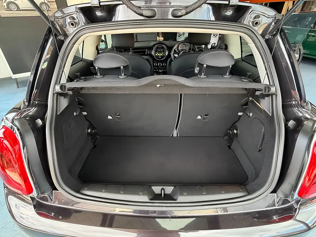 Used 2015 MINI Hatch One Iced Chocolate - Interior and Exterior details 9