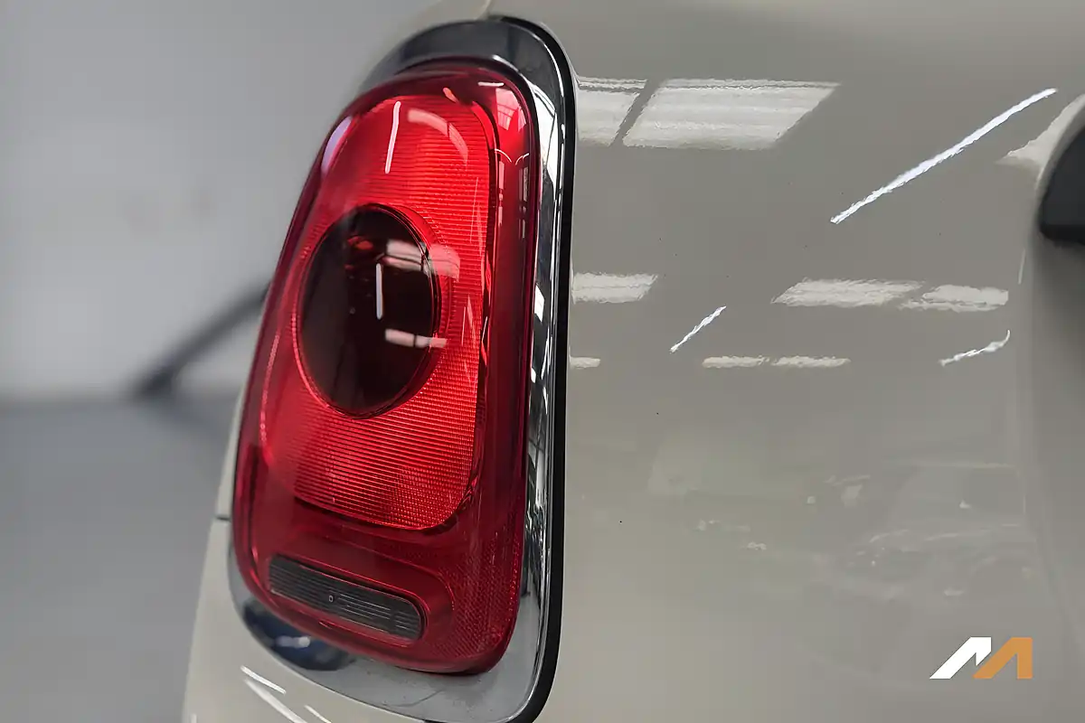 Used 2015 MINI Hatch One Pepper White - Interior and Exterior details 10