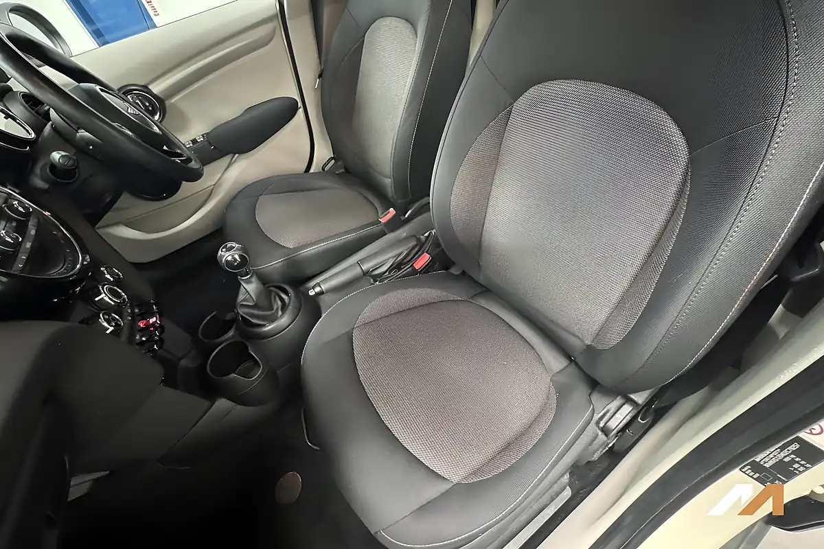 Used 2015 MINI Hatch One Pepper White - Interior and Exterior details 12