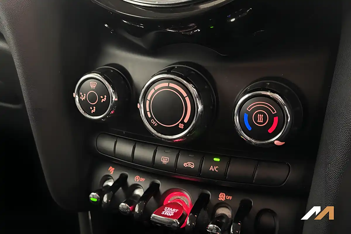 Used 2015 MINI Hatch One Pepper White - Interior and Exterior details 13