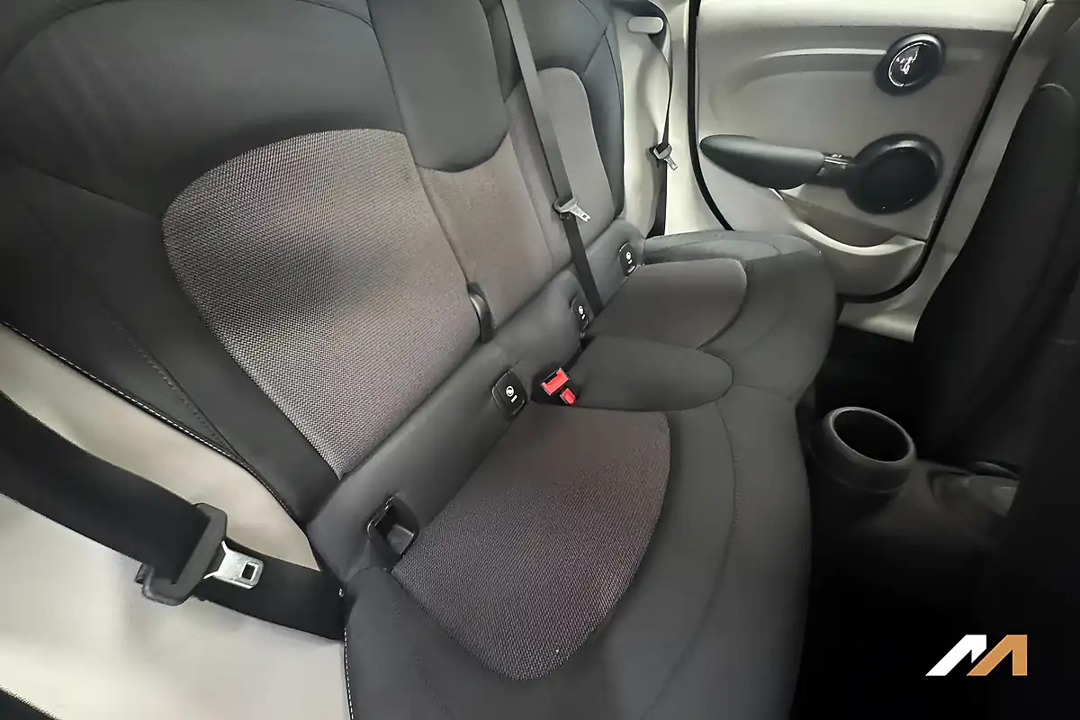 Used 2015 MINI Hatch One Pepper White - Interior and Exterior details 15