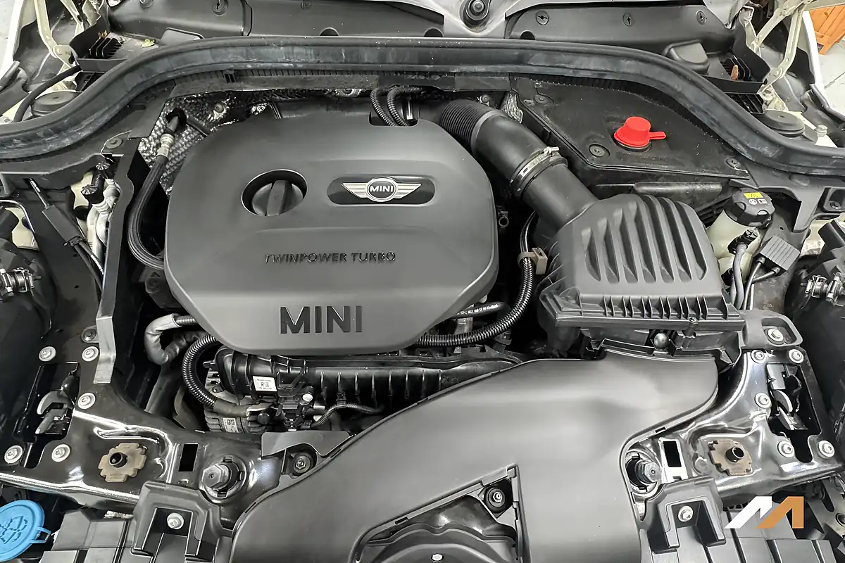 Used 2015 MINI Hatch One Pepper White - Interior and Exterior details 16