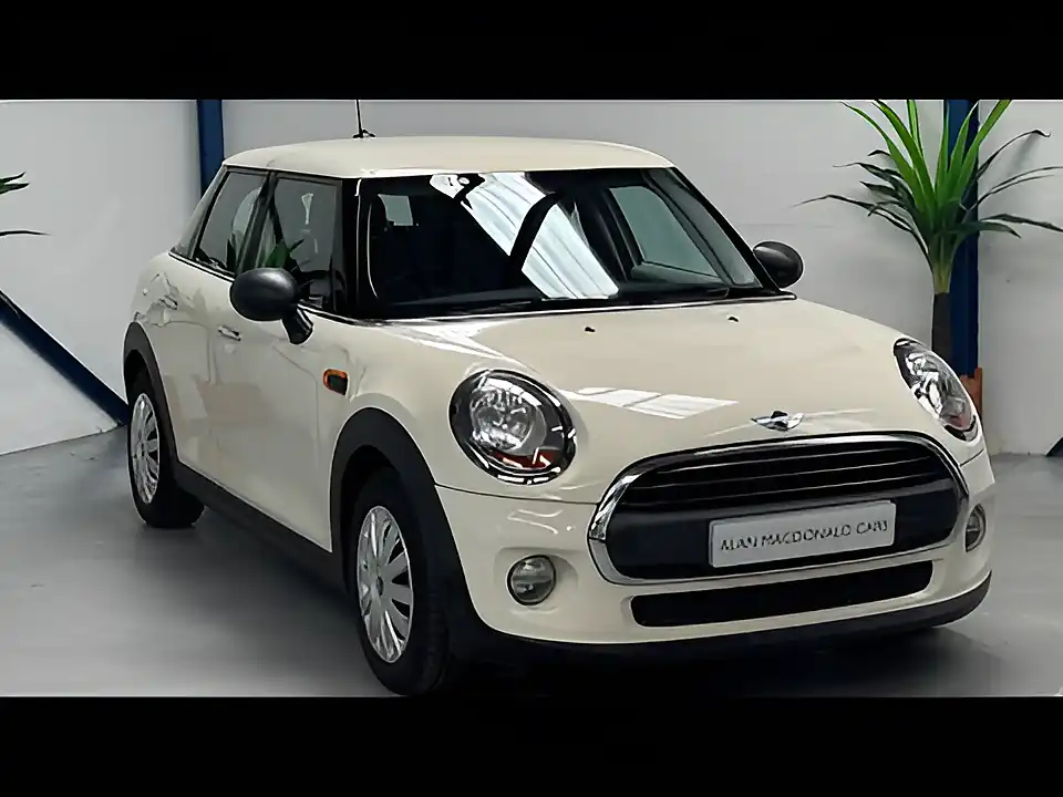 Used 2015 MINI Hatch One Pepper White - Interior and Exterior details 20