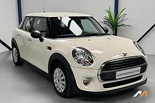 Used 2015 MINI Hatch One Pepper White - Interior and Exterior details 7