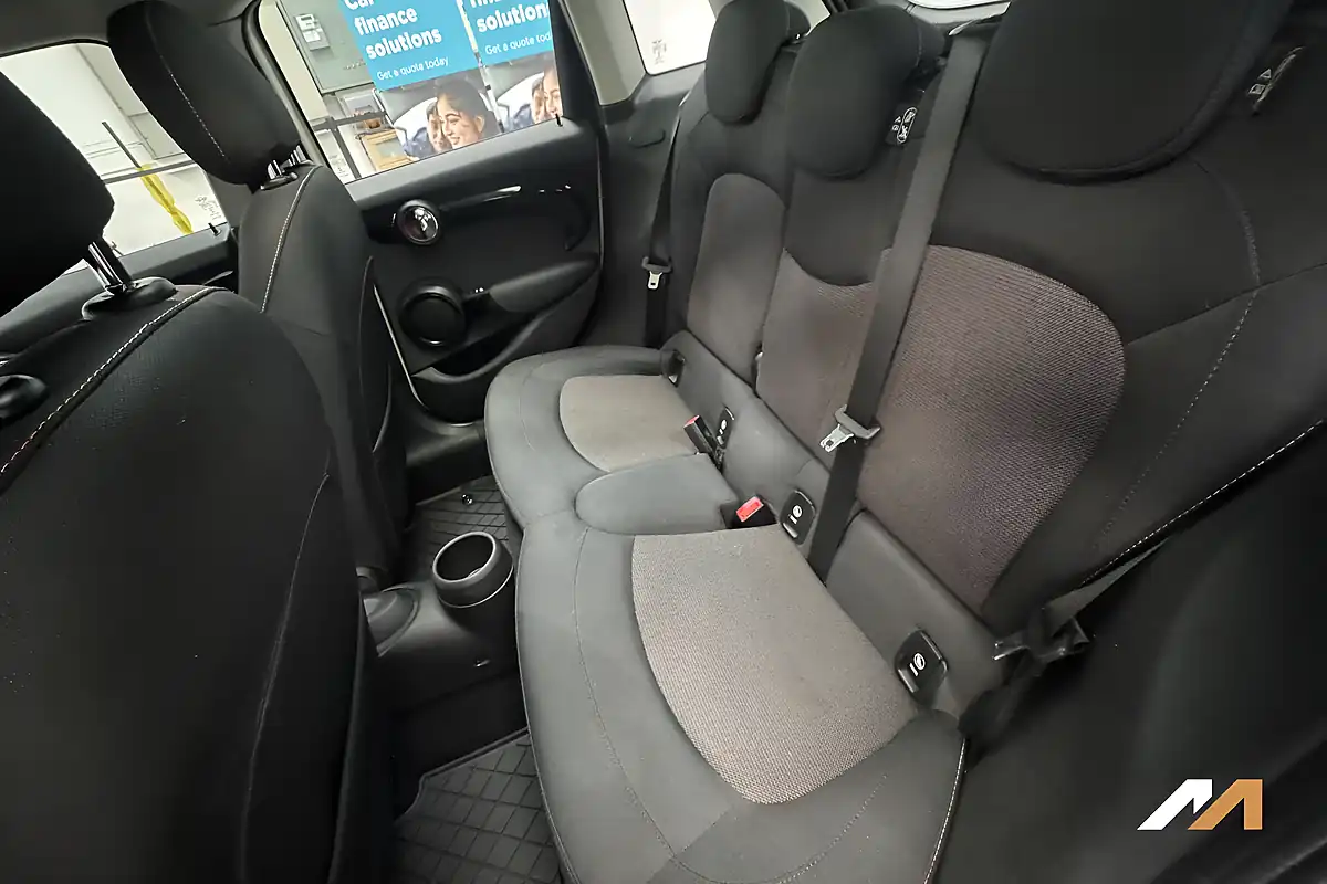 Used 2015 MINI Hatch One Pepper White - Interior and Exterior details 14
