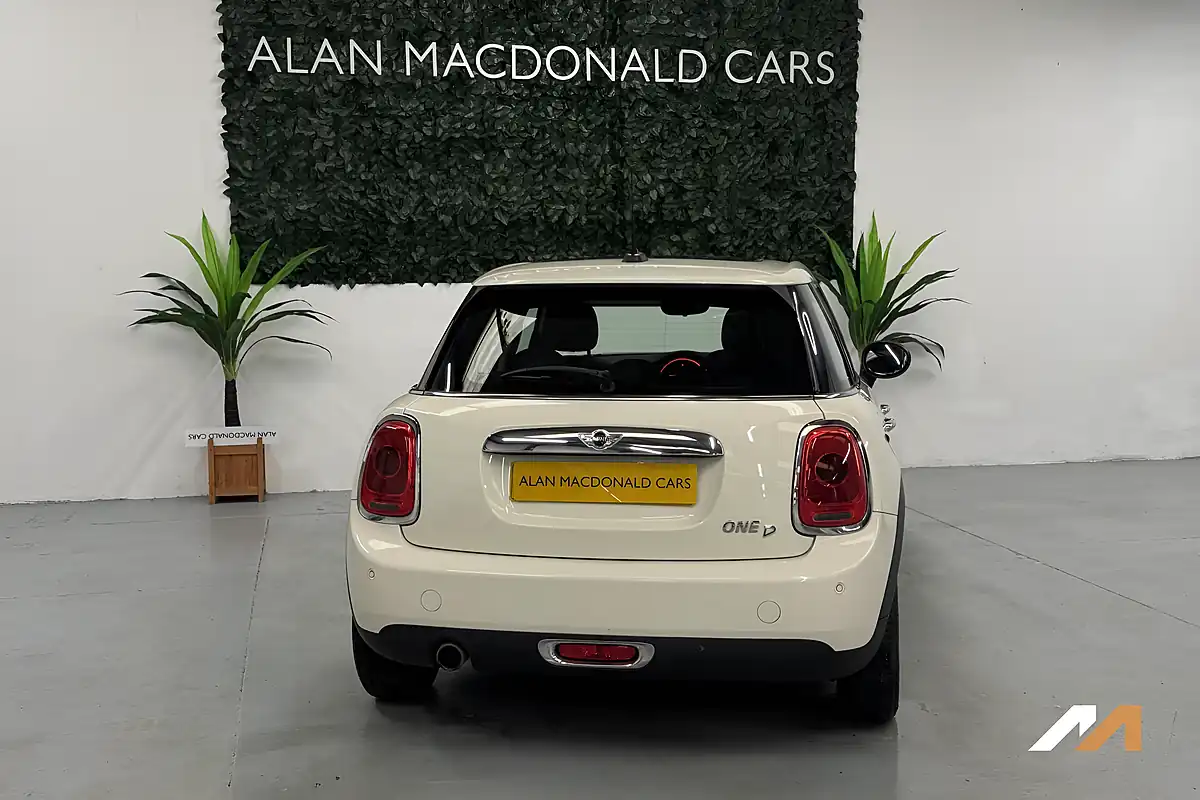 Used 2015 MINI Hatch One Pepper White - Interior and Exterior details 17