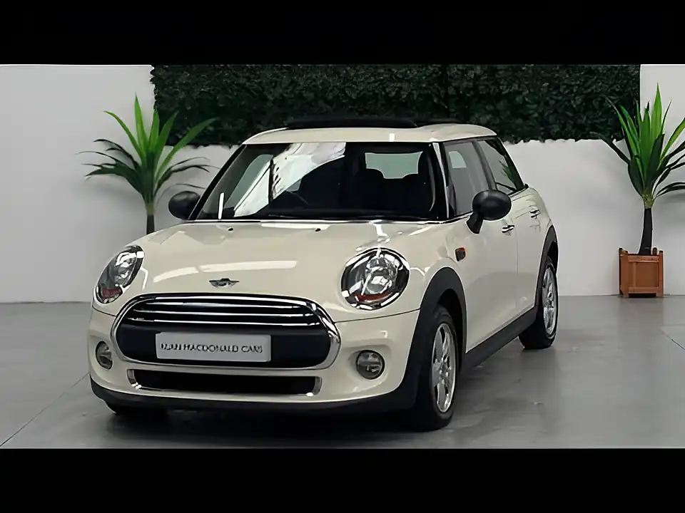 Used 2015 MINI Hatch One Pepper White - Interior and Exterior details 20