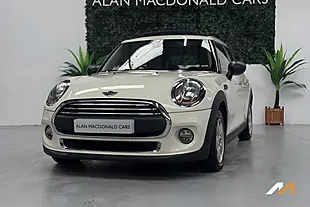 Used 2015 MINI Hatch One Pepper White - Interior and Exterior details 9