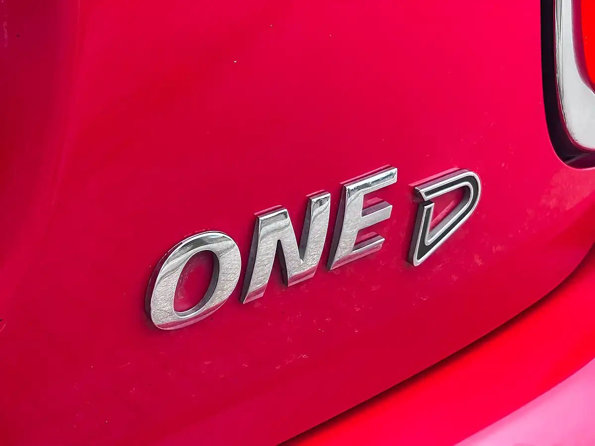 Used 2015 MINI Hatch One Red - Interior and Exterior details 14