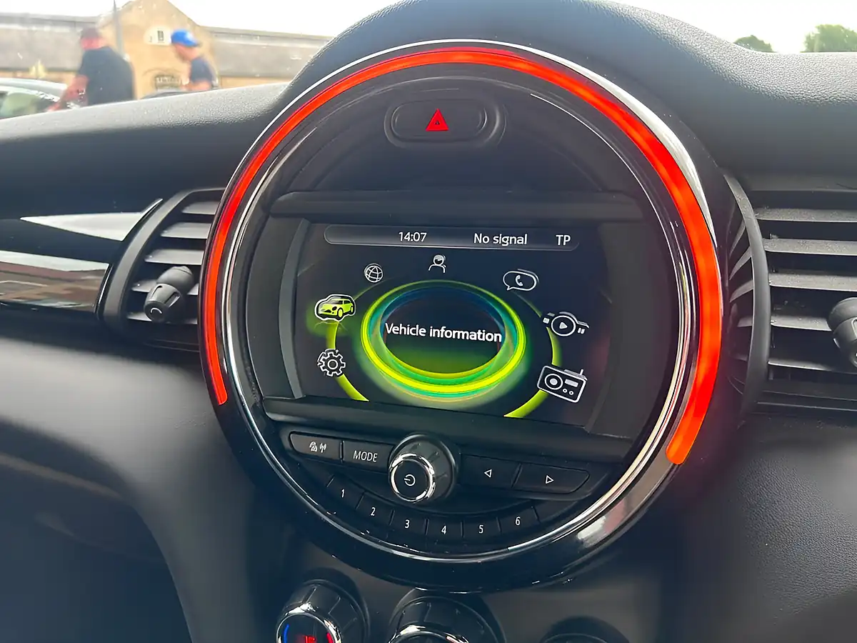 Used 2015 MINI Hatch One Red - Interior and Exterior details 15