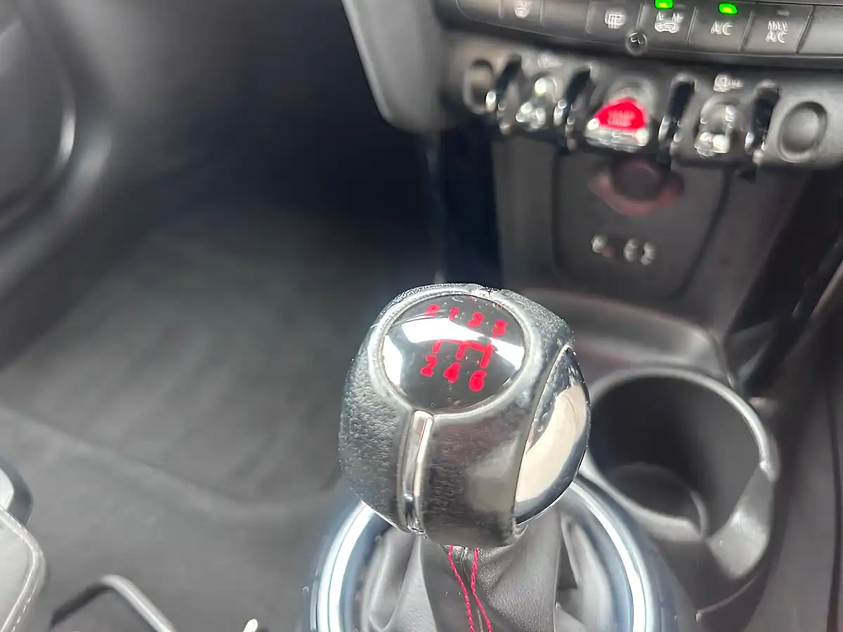 Used 2015 MINI Hatch One Red - Interior and Exterior details 16