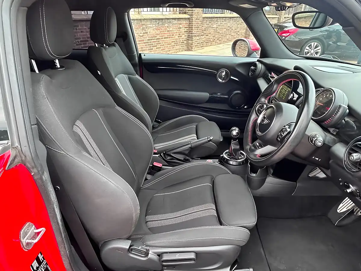 Used 2015 MINI Hatch One Red - Interior and Exterior details 17