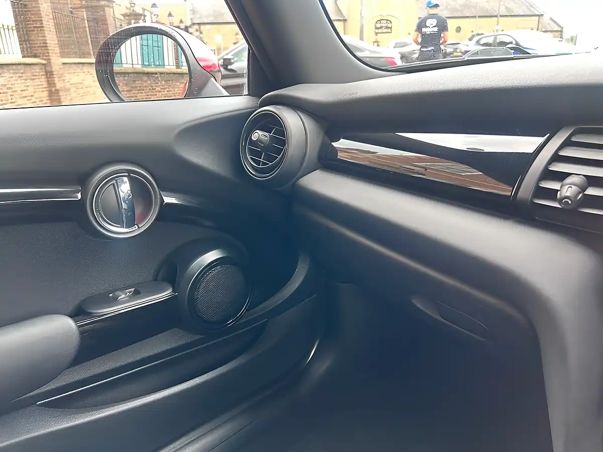 Used 2015 MINI Hatch One Red - Interior and Exterior details 18