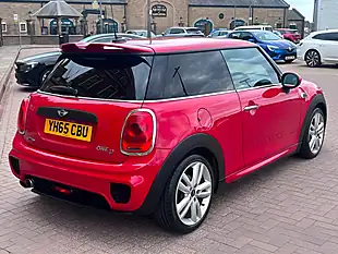 Used 2015 MINI Hatch One Red - Interior and Exterior details 3