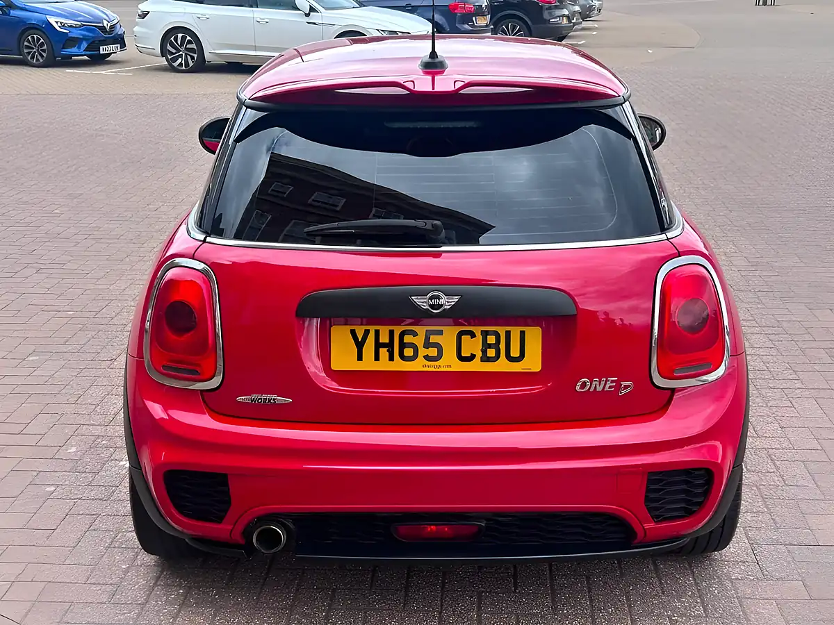 Used 2015 MINI Hatch One Red - Interior and Exterior details 5