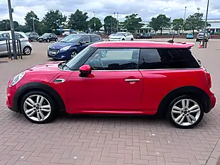 Used 2015 MINI Hatch One Red - Interior and Exterior details 7