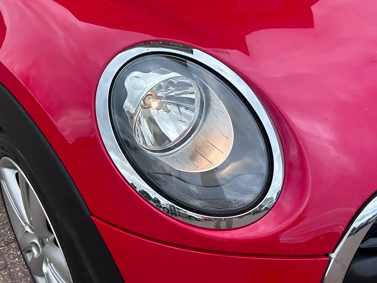 Used 2015 MINI Hatch One Red - Interior and Exterior details 8