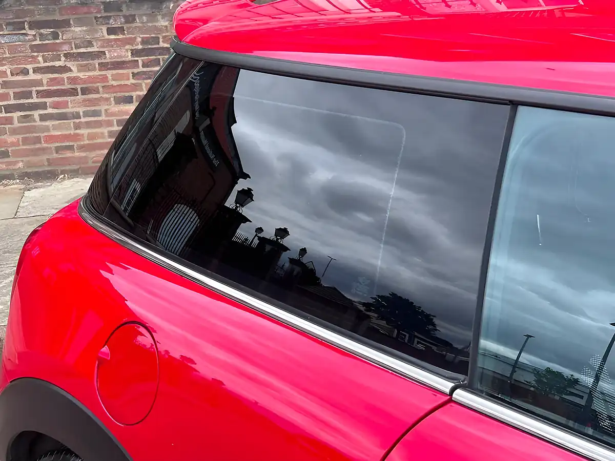 Used 2015 MINI Hatch One Red - Interior and Exterior details 9