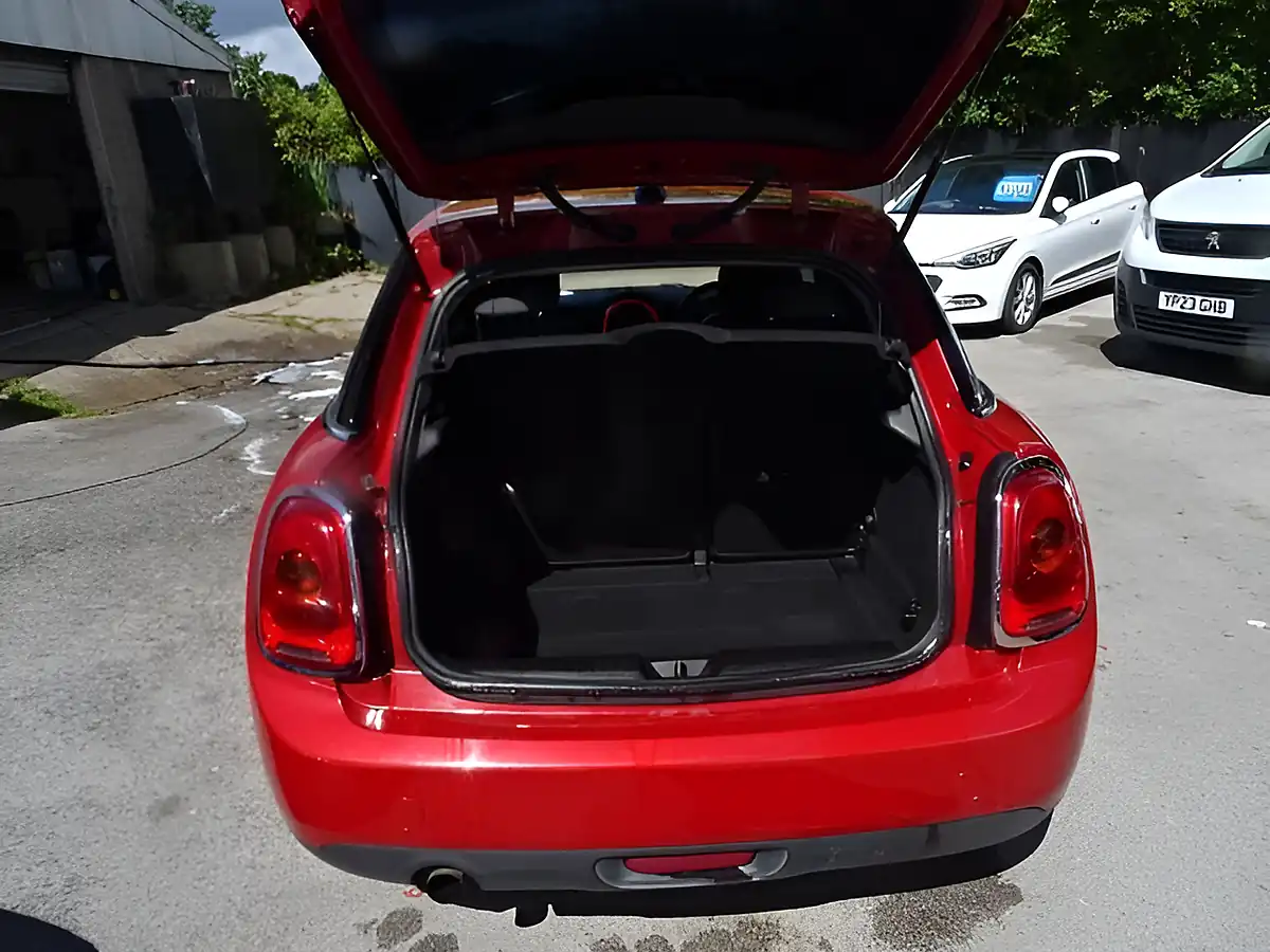Used 2015 MINI Hatch One Red - Interior and Exterior details 12
