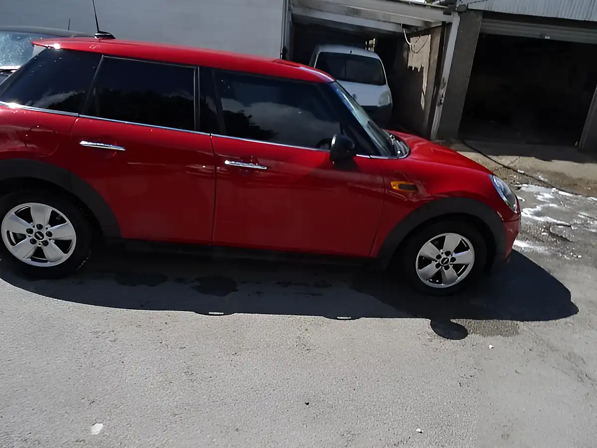 Used 2015 MINI Hatch One Red - Interior and Exterior details 13