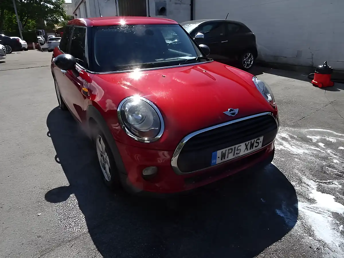 Used 2015 MINI Hatch One Red - Interior and Exterior details 14