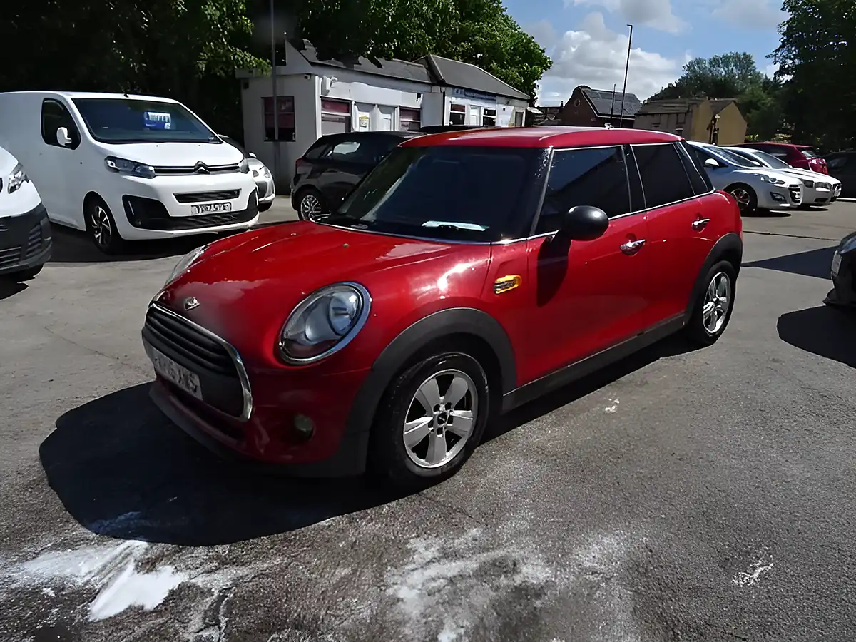 Used 2015 MINI Hatch One Red - Interior and Exterior details 15