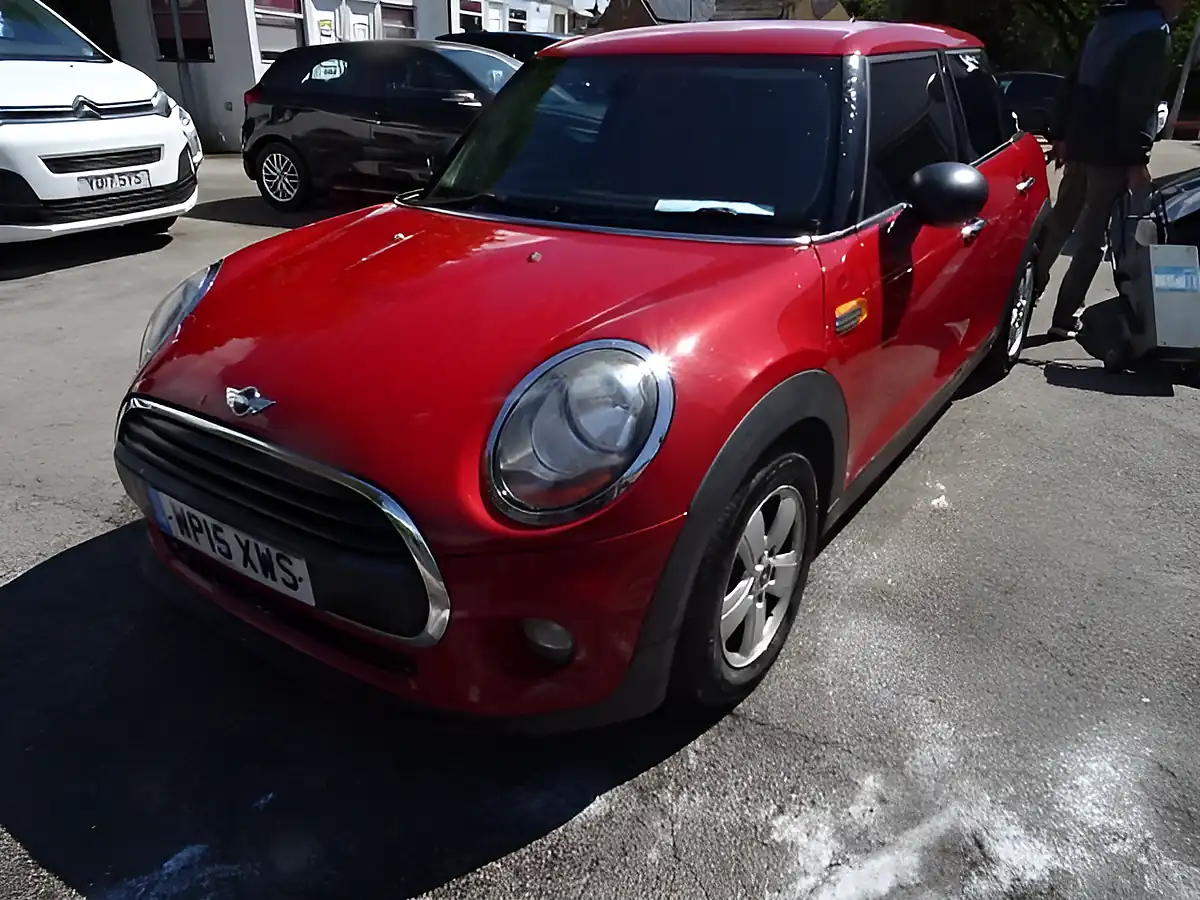 Used 2015 MINI Hatch One Red - Interior and Exterior details 16