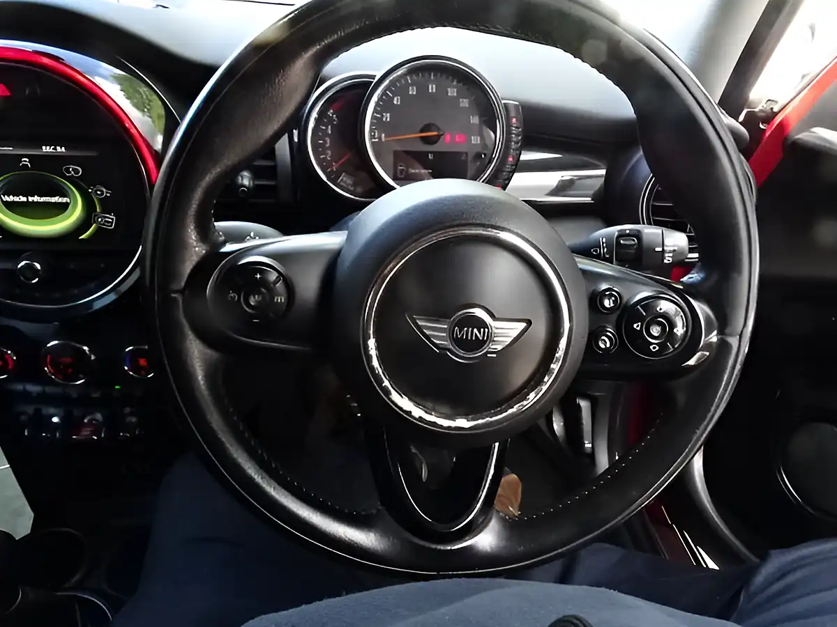 Used 2015 MINI Hatch One Red - Interior and Exterior details 18