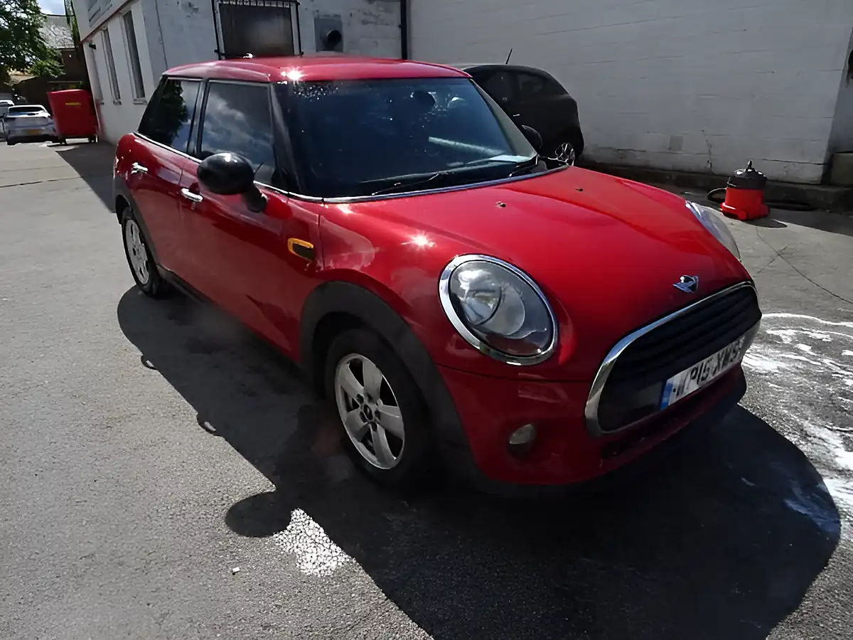 Used 2015 MINI Hatch One Red - Interior and Exterior details 3
