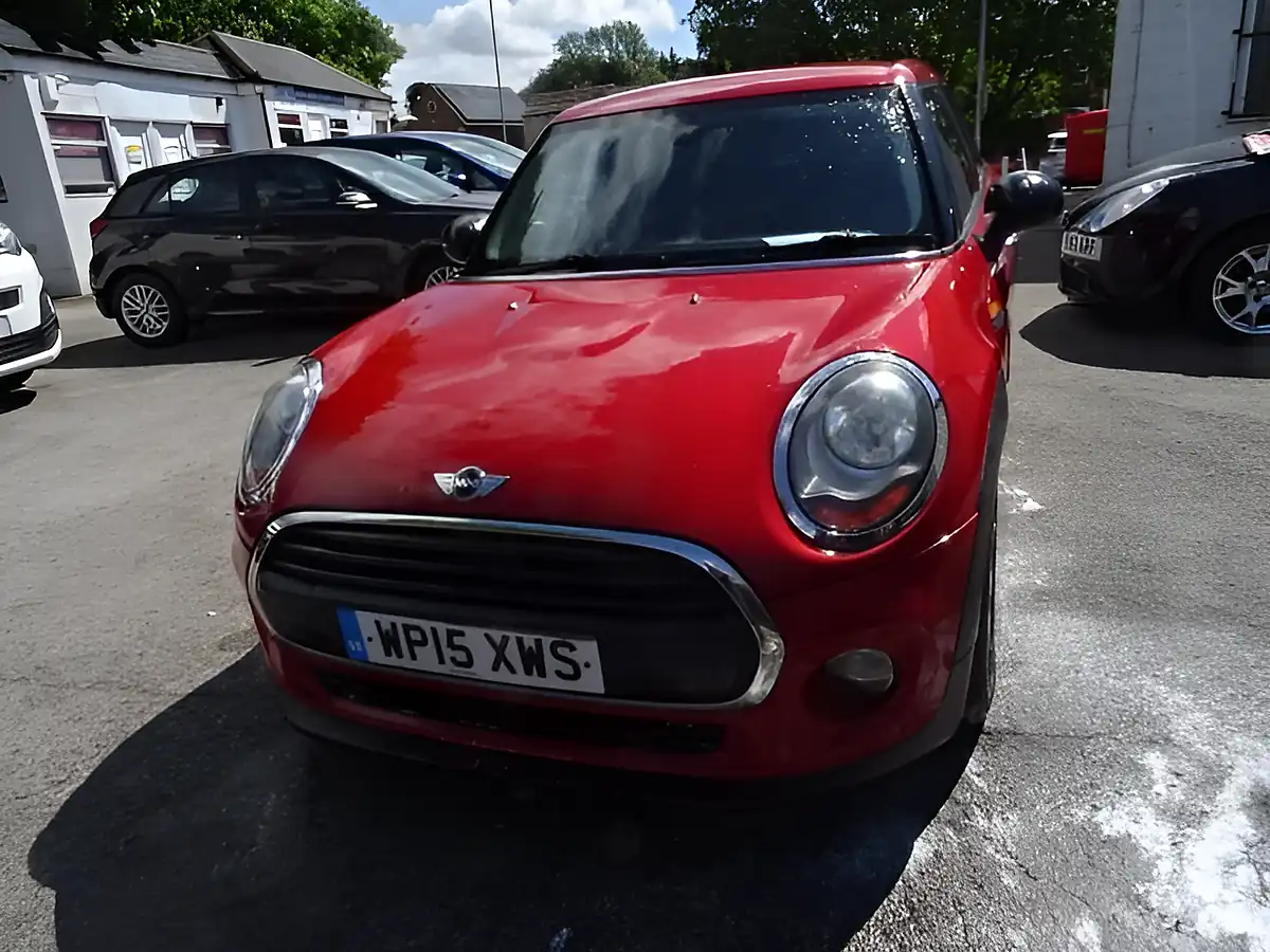 Used 2015 MINI Hatch One Red - Interior and Exterior details 5